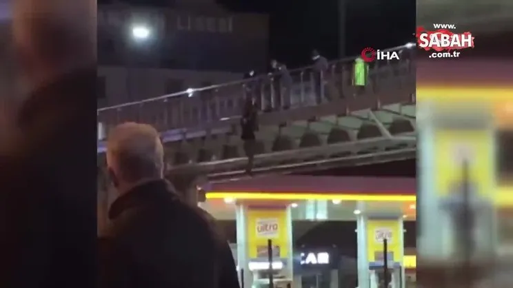 İstanbul E-5'te korku dolu anlar! Üst geçitte intihar girişimi | Video