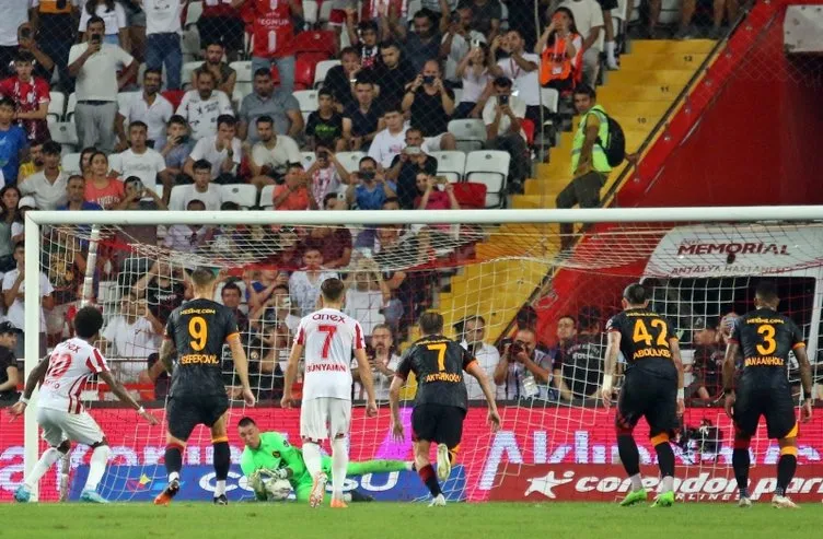 Son dakika Galatasaray haberleri: Galatasaray’da sezonun ilk maçına Fernando Muslera damga vurdu! Okan Buruk çılgına döndü…