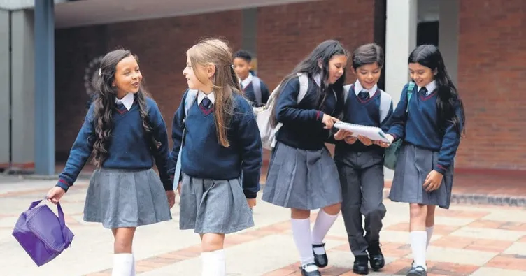Okul kıyafetlerinde özel işaret yasak