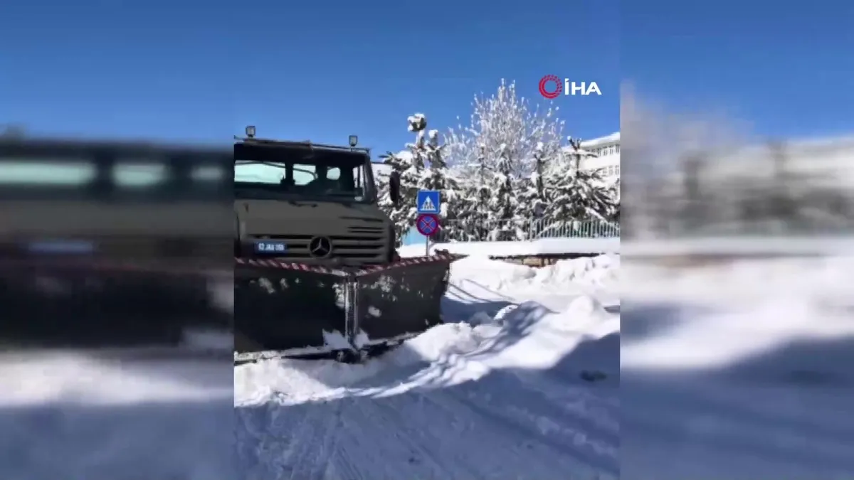 Tunceli Hozat’ta jandarmadan kış mesaisi videosunu izle Tunceli Hozat’ta jandarmadan kış mesaisi videosunu izle