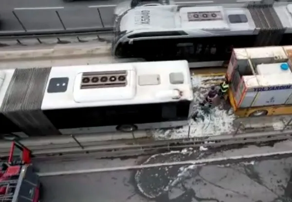 hergun-bir-metrobus-yaniyor-3-gun-ust-uste-uc-metrobus-yandi-1778339412972.jpg