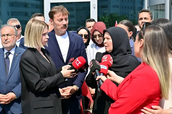 sehit-aileleri-ve-gaziler-chpli-nazife-aktasi-protesto-etti-1783714552184.jpg