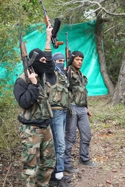 Türk muhabir muhaliflerin kampında