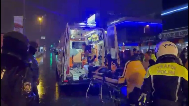 Çekmeköy savaş alanına döndü: Önce polis otosuna çarptı sonra yakınlarıyla polislere saldırdı! İşte o anlar