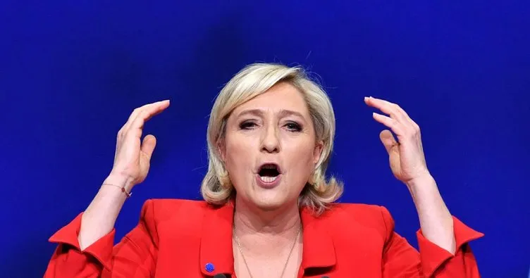 Le Pen, etrafında AB bayrağı istemedi