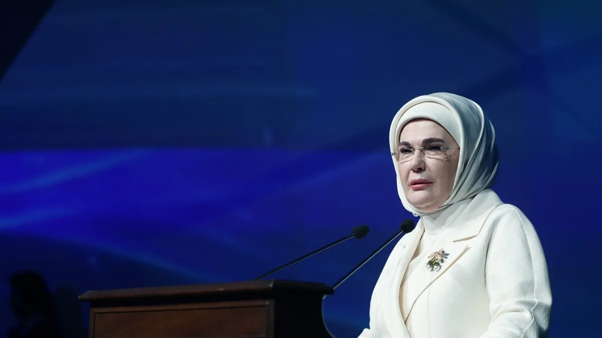 Emine Erdoğan’a Dünya Ekonomik Forumu’ndan özel davet: New York’taki liderler toplantısının açılışını yapacak haber görseli
