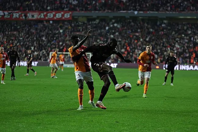 son-dakika-haberi-galatasaray-samsunda-iki-golle-kazandi-yunus-akgun-yildizlasti-1744398635445.jpeg