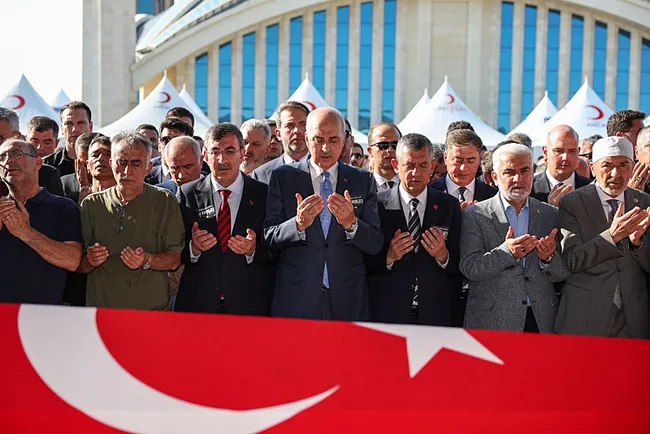 turkiye-sehadete-ulasan-orman-iscilerine-agladi-gozyaslari-esliginde-son-yolculuklarina-ugurlandilar-1753373045047.jpeg Türkiye şehadete ulaşan orman işçilerine ağladı! Gözyaşları eşliğinde son yolculuklarına uğurlandılar