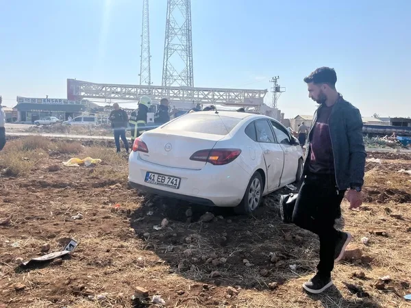 viransehir-sanliurfa-yolunda-feci-kaza-5-kisi-agir-yaralandi-1762686940462.jpg