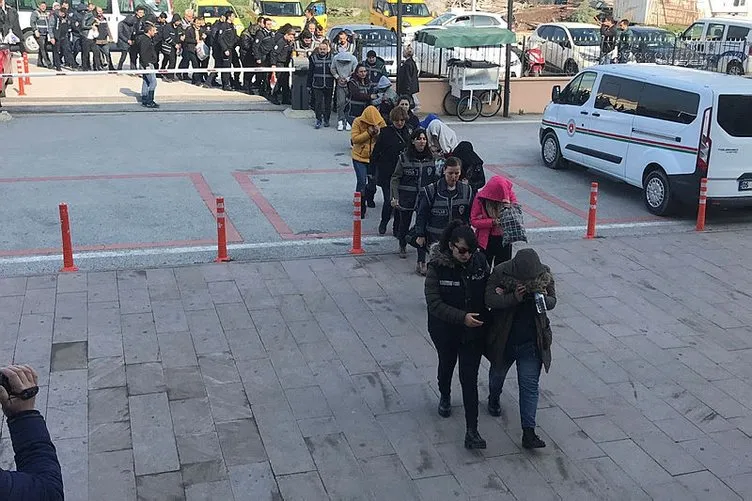 Edirne’de fuhuş operasyonu: 21 gözaltı! 3 ayda 500 erkekle birlikte oldukları iddia edildi