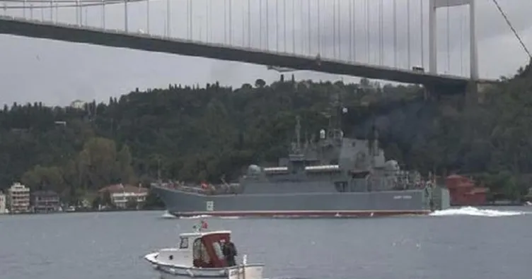 Rus savaş gemisi boğazdan geçti