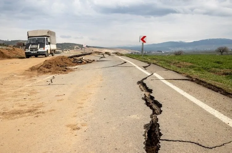 Kandilli’den depremin dehşetini ortaya seren açıklama: Rakamlar ortaya çıktı! 7-8 metre…