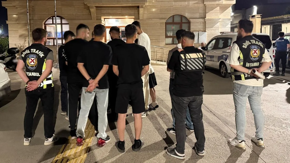 Eşkiya gibi yol kesip, trafiği tehlikeye soktular! Trafik magandalarına ceza yağdı