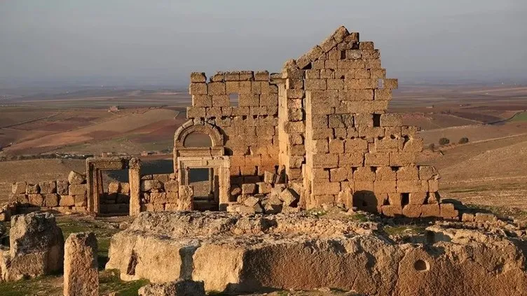 Zerzevan Kalesi’nde yeni keşif! 1800 yıllık ameliyat malzemeleri bulundu