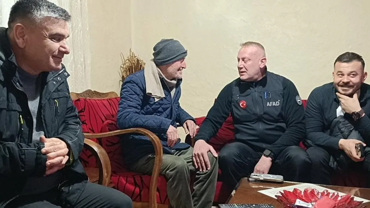 Ekipler seferber oldu! Kaybolan yaşlı adam sağ bulundu Ekipler seferber oldu! Kaybolan yaşlı adam sağ bulundu