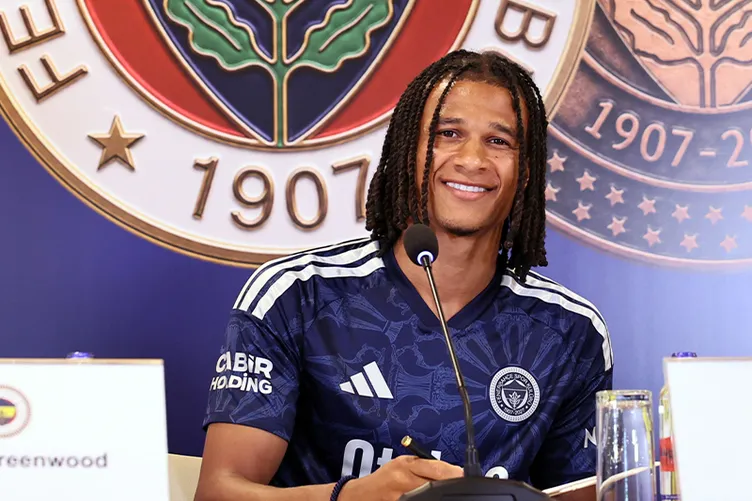 Süper Lig’de transfer rüzgarı! İşte resmen açıklanan tüm imzalar 2026-2027