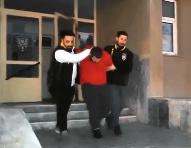tekirdagda-sokak-ortasinda-dehset-sacti-iste-o-anlar-kameralarda-1730798433321.jpg