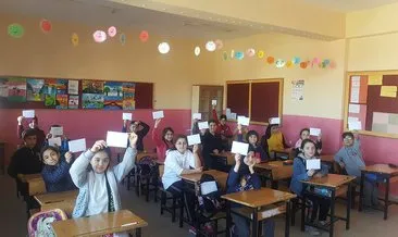 Öğrencilerden Mehmetçiğe 200 mektup