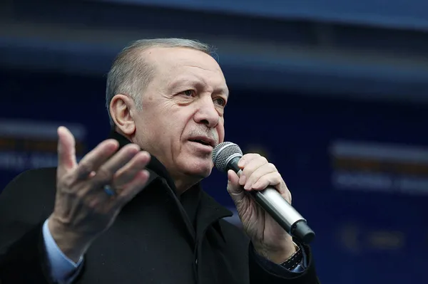 son-dakika-baskan-erdogan-ilk-mitingini-yapti-emperyalistlerin-tetikcisi-bay-bay-kemal-londradan-kac-para-aldi-1681819948460.jpg