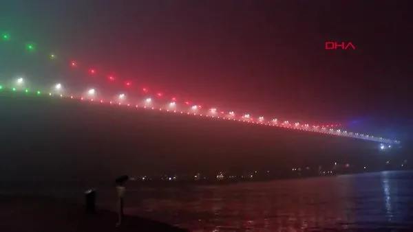 İstanbul Fatih Sultan Mehmet Köprüsü Azerbeycan Bayrağı renklerinde ışıklandırıldı