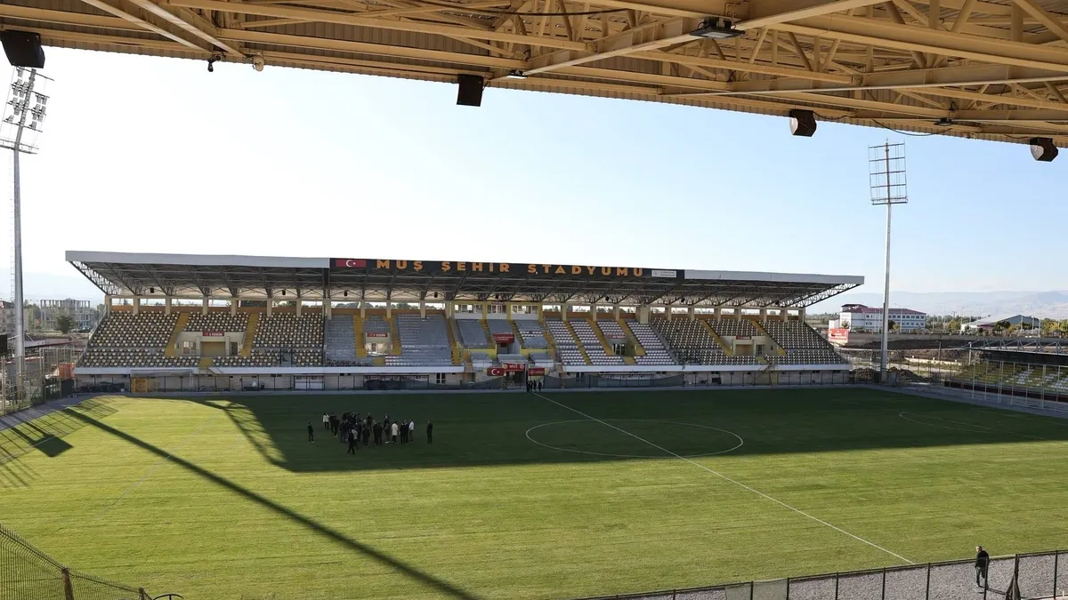 Muş Şehir Stadyumu'nda yenileme çalışmaları hızlandı