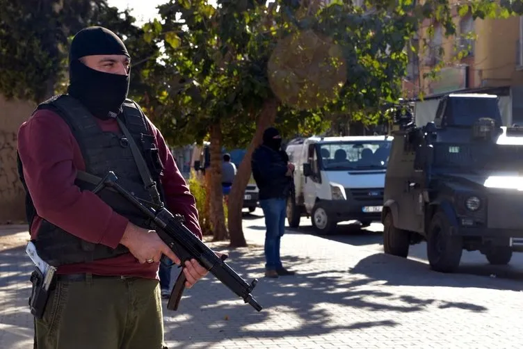 PKK’nın korsan gösteri yaptığı mahallelerde operasyon
