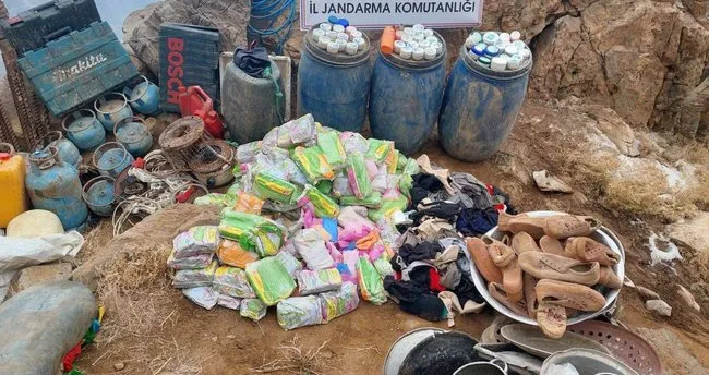 Hakkari’de teröre darbe! Çok sayıda mühimmat ele geçirildi Hakkari’de teröre darbe! Çok sayıda mühimmat ele geçirildi