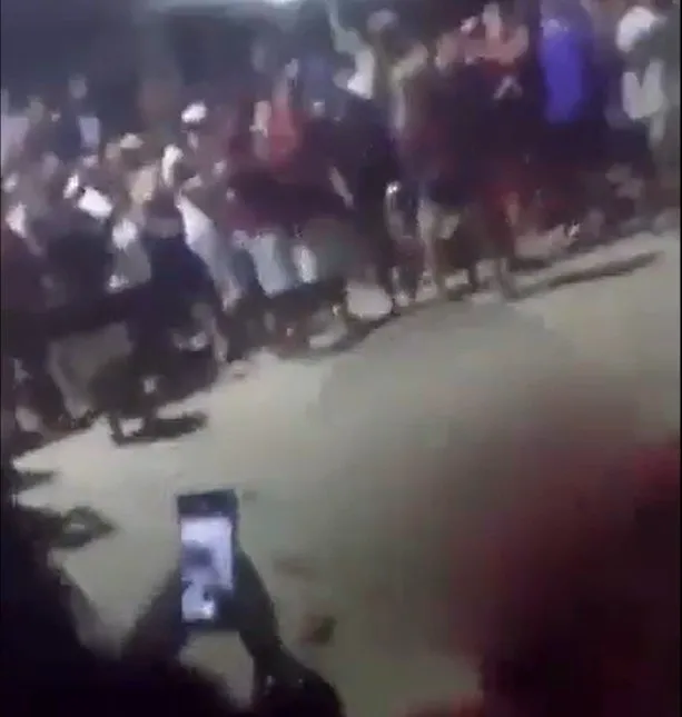 Brezilya’da iğrenç tecavüz suçlamasında korkunç son: Şüpheliyi sokak ortasında diri diri yaktılar!