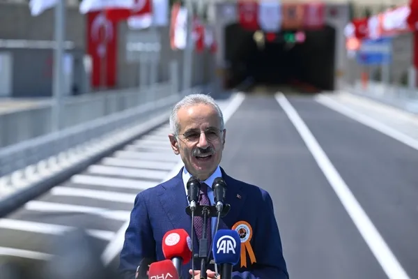 bakan-uraloglu-duyurdu-yalova-armutlu-yolu-hizmete-acildi-bir-saatlik-yol-yarim-saate-dustu-1784887062674.jpeg