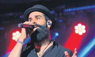 Eski ve yeni şarkılarla Bakü’yü salladı