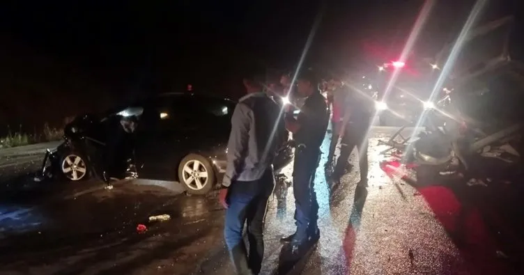 Sinop’ta katliam gibi kaza! İki araç kafa kafaya çarpıştı! 4 ölü