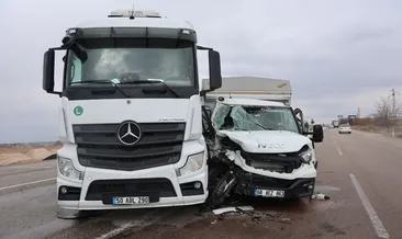 Nevşehir’de korkutan kaza: TIR ile kamyonet çarpıştı, 2 yaralı #nevsehir