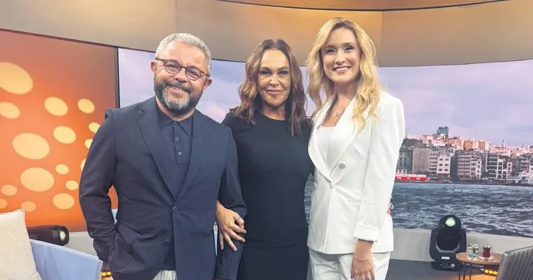 Hülya Avşar Biz Bize’de