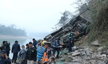 Nepal’de feci kaza: Otobüs nehre düştü! 19 ölü