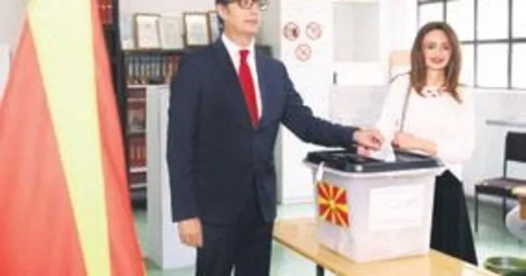 Kuzey Makedonya’da seçimi Stevo Pendarovski kazandı
