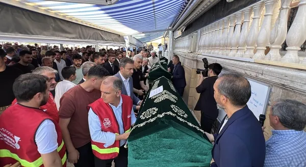 kahramanmarasta-cikan-yanginda-3-kardes-can-vermisti-acili-agabey-feryat-etti-annemin-gozleri-onunde-1782475076680.jpg