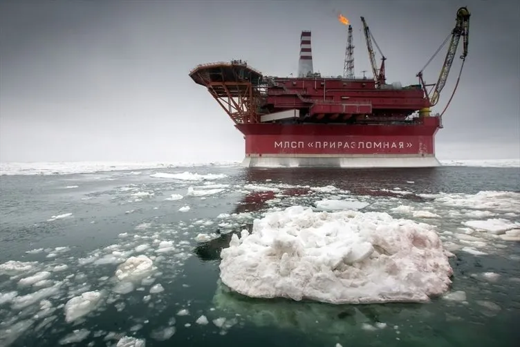 Rusya’nın kutuplardaki ilk petrol platformu ’’Prirazlomnaya’’.