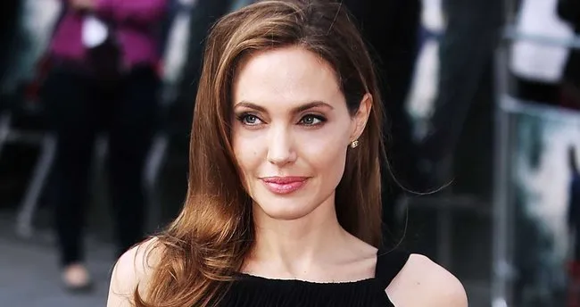 Angelina Jolie teselliyi Jared Leto’da mı buldu?