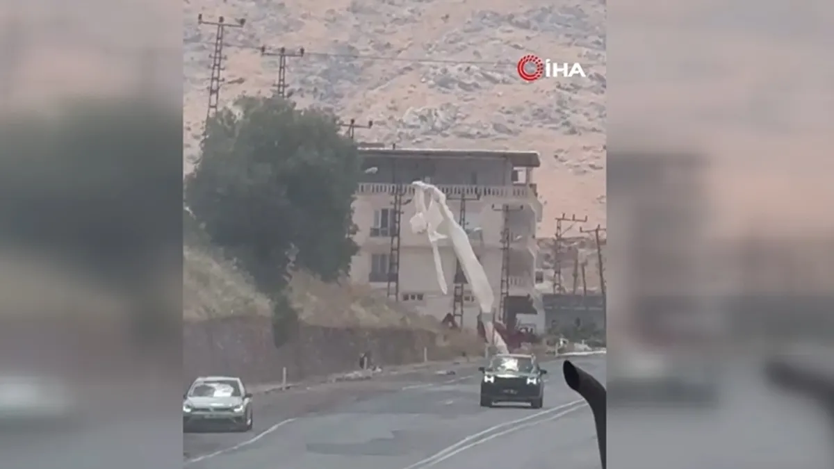 Siirt’te elektrik direğinde çıkan yangın paniğe neden oldu