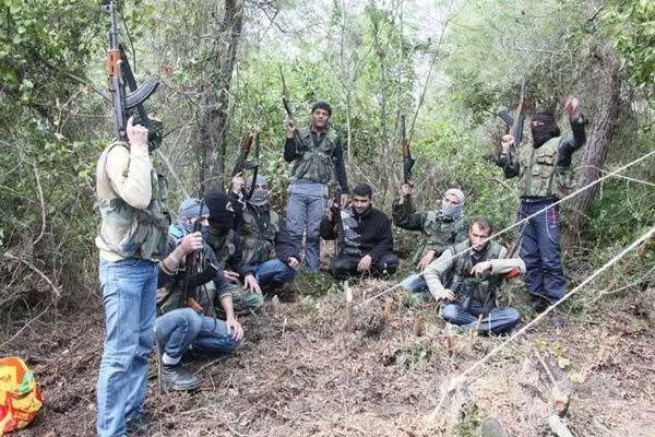 Türk muhabir muhaliflerin kampında