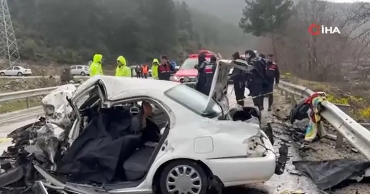 Isparta-Antalya kara yolunda iki otomobil çarpıştı: 2 ölü, yaralılar var