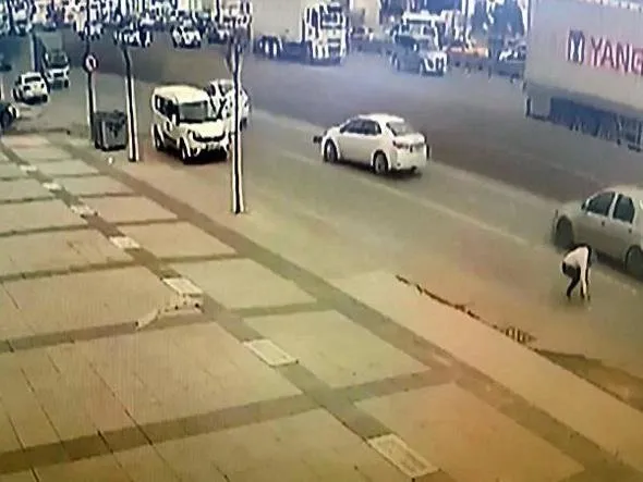 Kaçarken paraları yola saçıldı