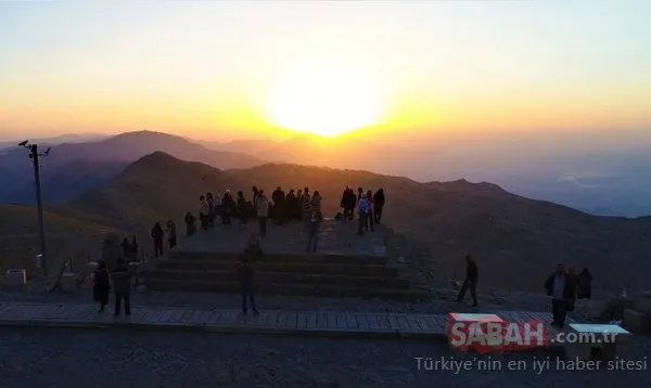 'Dünya mirası' Nemrut'a ziyaretçi akını...