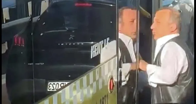 İETT şoförü yol vermeyen araç sürücüsüne bıçak çekti!