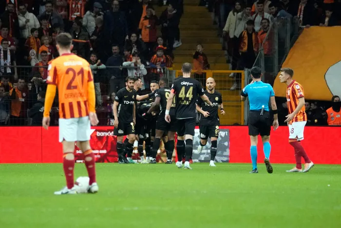 son-dakika-haberi-galatasaray-ziraat-turkiye-kupasinda-son-16-turunda-cimbom-evinde-4-golle-kazandi-1705607451100.jpg