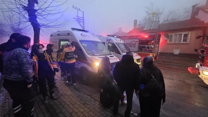 kutahyada-ahsap-evde-cikan-yanginda-85-yasindaki-kadin-hayatini-kaybetti-1764827728956.jpg