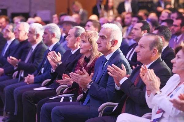 bakan-ersoy-acikladi-turizmde-hedef-68-milyar-dolar-gelir-1770710368147.jpeg