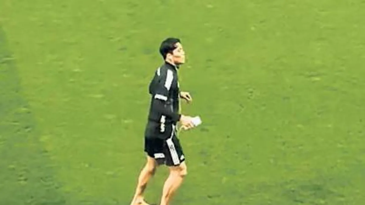 Çimlere bastı stresini attı!