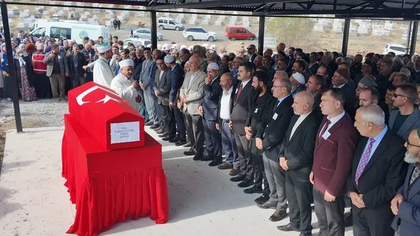 diyarbakirda-sehit-olan-er-ferhat-ulutas-memleketi-igdirda-topraga-verildi-1761224254631.jpg