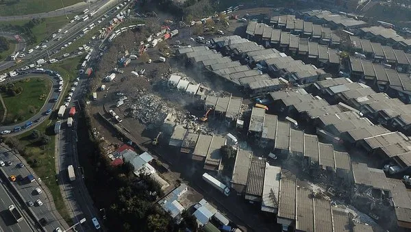 Zeytinburnu Nakliyeciler Sitesi'nde yıkım başladı